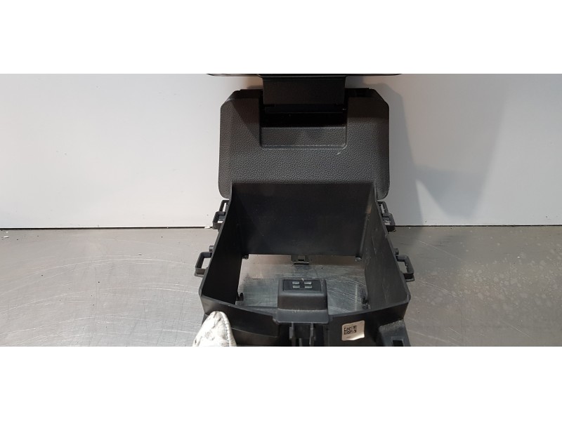 Recambio de apoyabrazos central para ford kuga (cbs) trend referencia OEM IAM GV41S045C74  