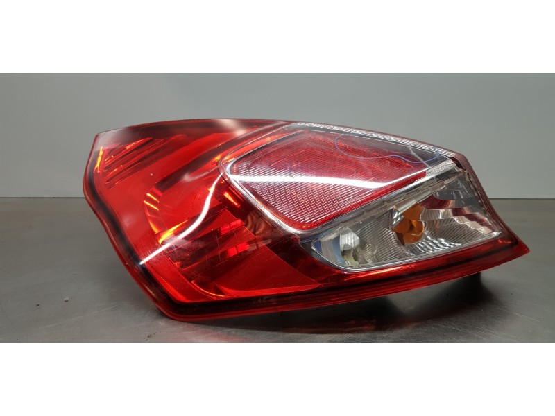 Recambio de piloto trasero izquierdo para ford fiesta (ccn) ambiente referencia OEM IAM 1877011 C1BB13405AE  Recambio de piloto trasero izquierdo para ford fiesta (ccn) ambiente referencia OEM IAM 1877011 C1BB13405AE