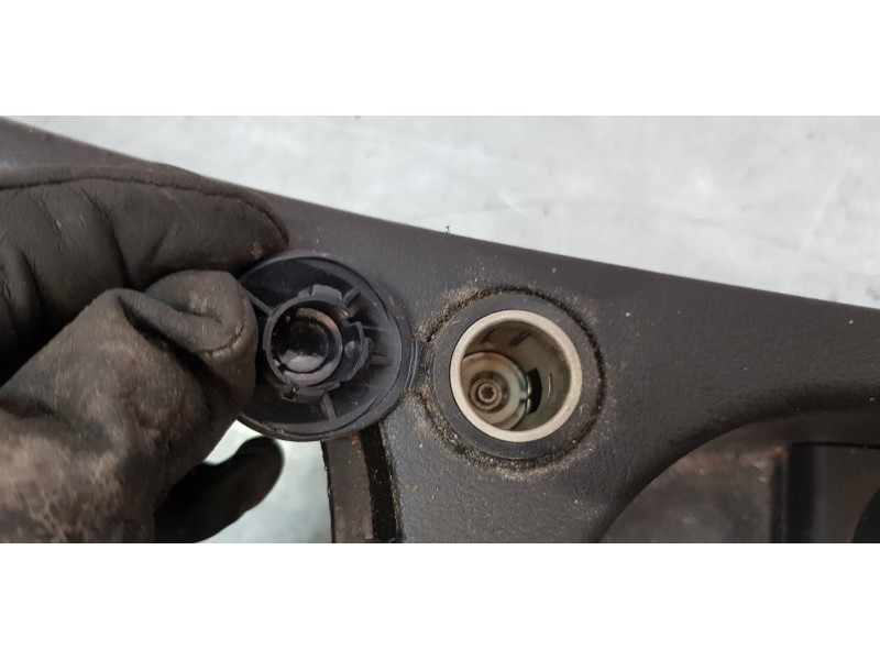 Recambio de apoyabrazos central para peugeot 307 cc (s2) básico referencia OEM IAM 758959   Recambio de apoyabrazos central para peugeot 307 cc (s2) básico referencia OEM IAM 758959