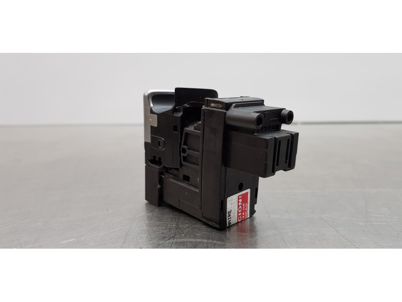 Recambio de freno de mano electrico para volkswagen golf vii sportsvan business referencia OEM IAM 517927225WZU   Recambio de freno de mano electrico para volkswagen golf vii sportsvan business referencia OEM IAM 517927225WZU