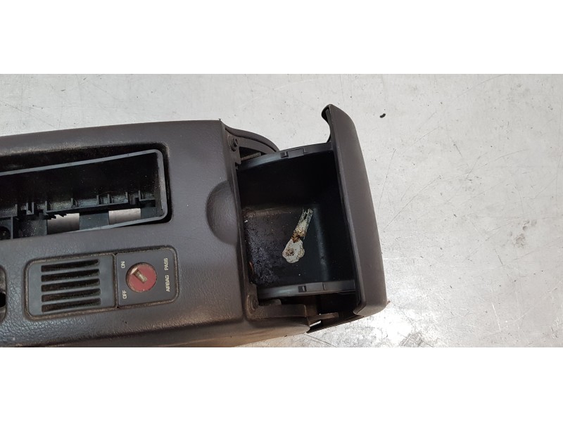 Recambio de apoyabrazos central para peugeot 307 cc (s2) básico referencia OEM IAM 758959   Recambio de apoyabrazos central para peugeot 307 cc (s2) básico referencia OEM IAM 758959