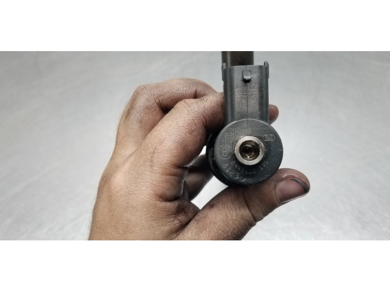 Recambio de inyector para opel astra h berlina cosmo referencia OEM IAM 0445110175  