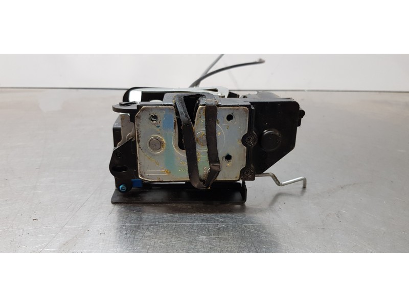 Recambio de cerradura puerta delantera derecha para ssangyong rodius xdi referencia OEM IAM 7122021004   Recambio de cerradura puerta delantera derecha para ssangyong rodius xdi referencia OEM IAM 7122021004