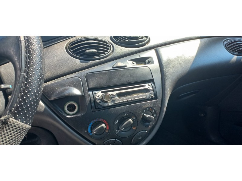ford focus berlina (cak) del año 2001