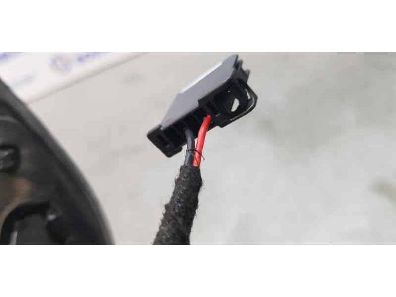 Recambio de piloto trasero derecho interior para opel zafira tourer expression referencia OEM IAM 13288831  