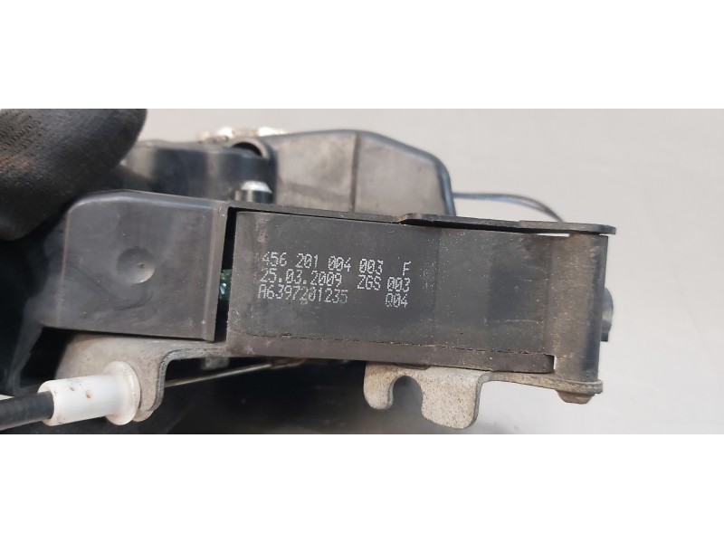 Recambio de cerradura puerta delantera izquierda para mercedes viano (w639) 3,0 cdi lang (639.813) referencia OEM IAM A639720123 Recambio de cerradura puerta delantera izquierda para mercedes viano (w639) 3,0 cdi lang (639.813) referencia OEM IAM A639720123