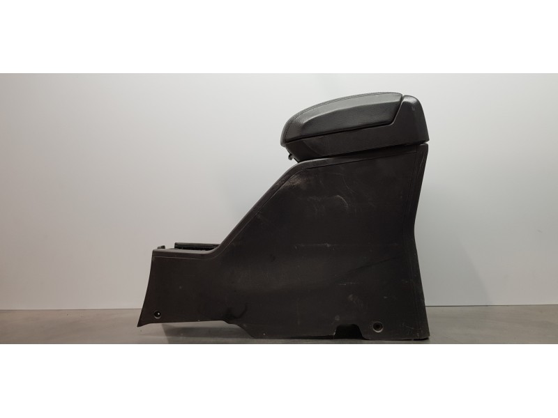 Recambio de apoyabrazos central para chevrolet captiva 2.0 vcdi lt referencia OEM IAM   