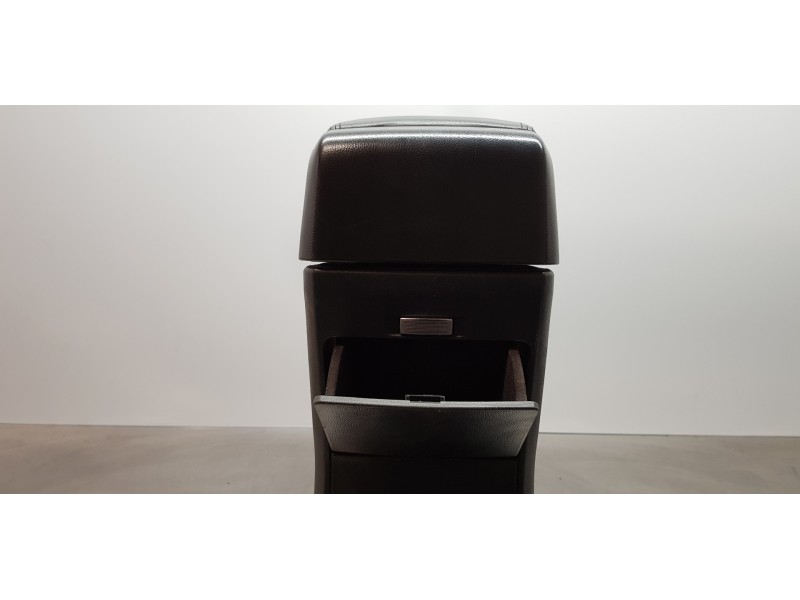 Recambio de apoyabrazos central para chevrolet captiva 2.0 vcdi lt referencia OEM IAM   