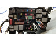 Recambio de caja reles / fusibles para toyota auris touring sports (e18) hybrid active referencia OEM IAM 8266202590   2