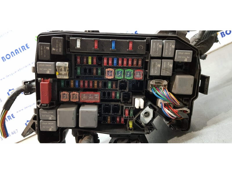 Recambio de caja reles / fusibles para toyota auris touring sports (e18) hybrid active referencia OEM IAM 8266202590  