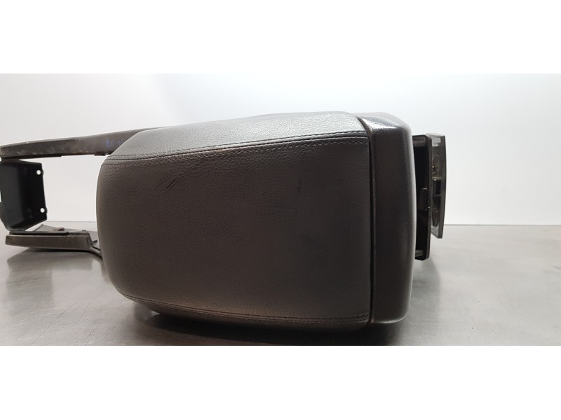 Recambio de apoyabrazos central para chevrolet captiva 2.0 vcdi lt referencia OEM IAM   