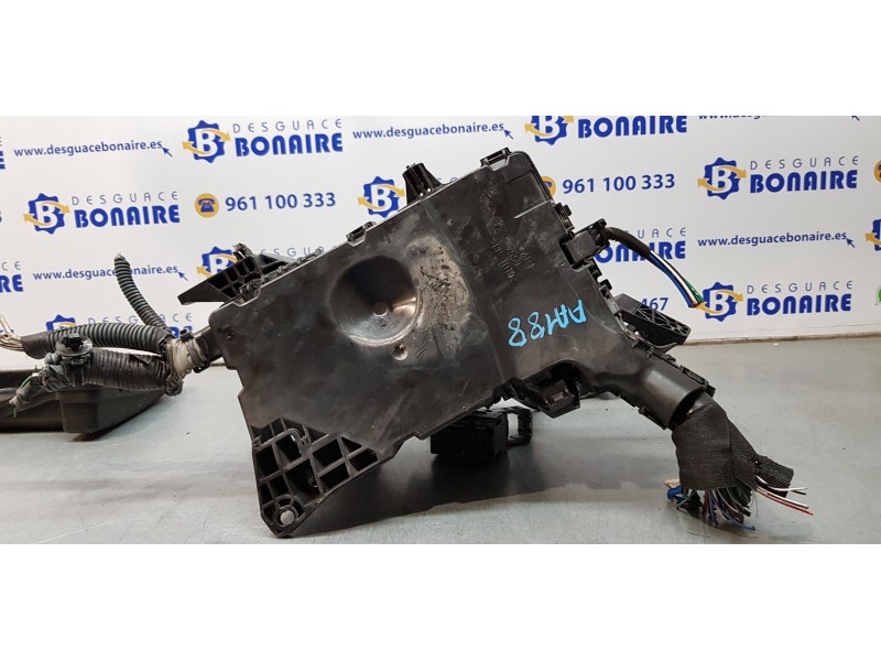 Recambio de caja reles / fusibles para toyota auris touring sports (e18) hybrid active referencia OEM IAM 8266202590  