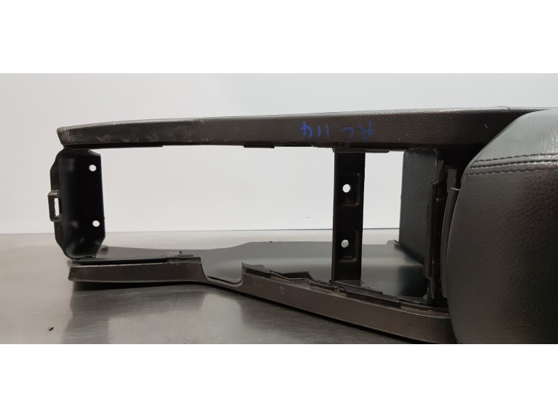 Recambio de apoyabrazos central para chevrolet captiva 2.0 vcdi lt referencia OEM IAM   