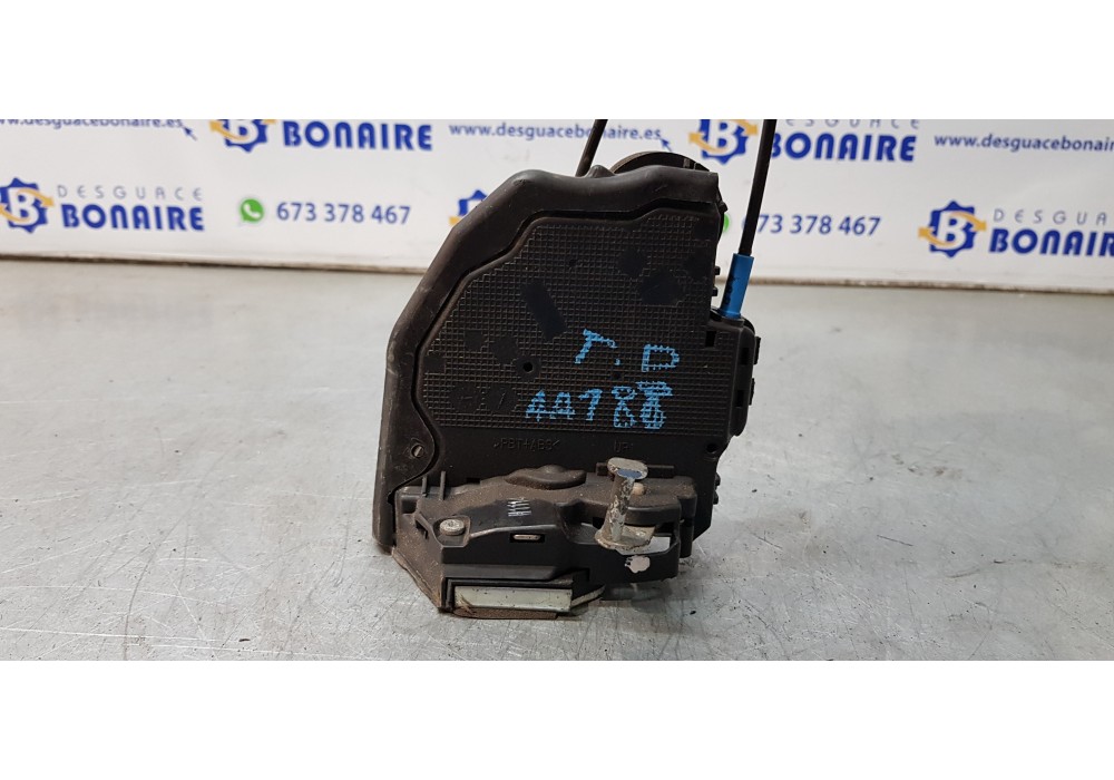 Recambio de cerradura puerta trasera derecha para toyota auris touring sports (e18) hybrid active referencia OEM IAM 6905005050 