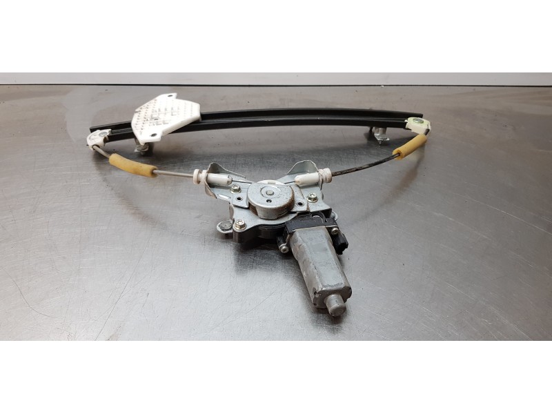 Recambio de elevalunas trasero derecho para ssangyong rodius xdi referencia OEM IAM 7334021001   Recambio de elevalunas trasero derecho para ssangyong rodius xdi referencia OEM IAM 7334021001