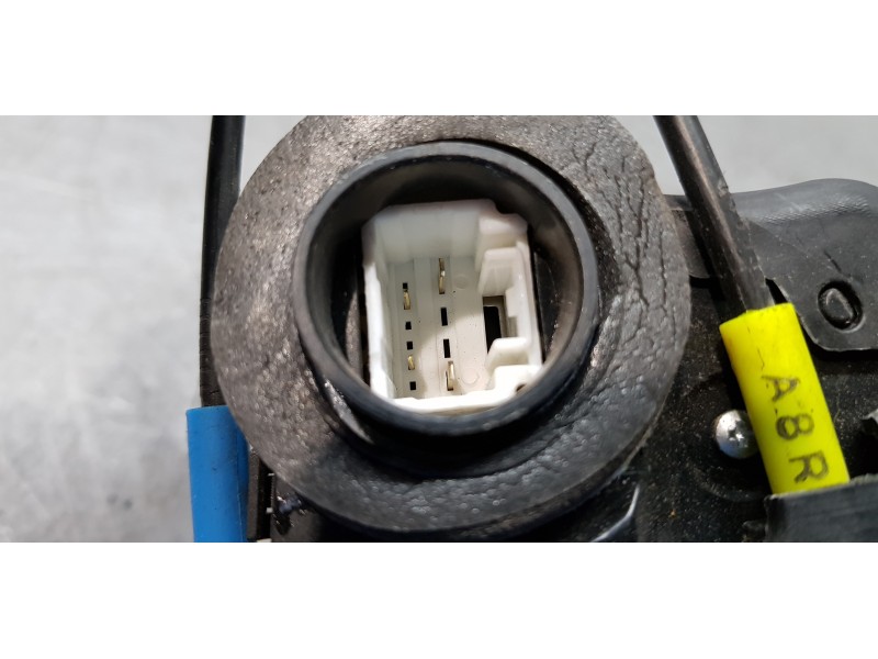 Recambio de cerradura puerta trasera derecha para toyota auris touring sports (e18) hybrid active referencia OEM IAM 6905005050 