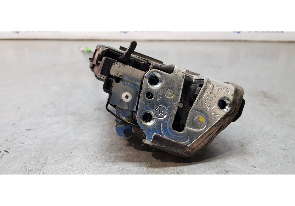 Recambio de cerradura puerta trasera derecha para toyota auris touring sports (e18) hybrid active referencia OEM IAM 6905005050 