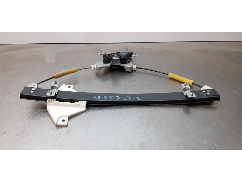 Recambio de elevalunas trasero derecho para ssangyong rodius xdi referencia OEM IAM 7334021001   Recambio de elevalunas trasero derecho para ssangyong rodius xdi referencia OEM IAM 7334021001