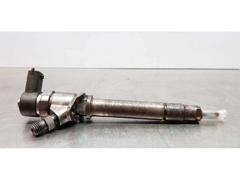 Recambio de inyector para volvo s60 berlina 2.4 d referencia OEM IAM 8658752  