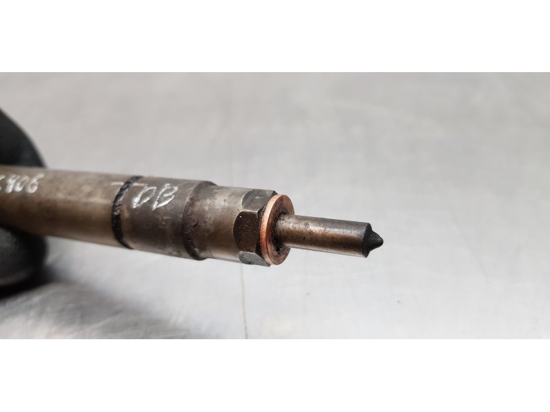 Recambio de inyector para volvo s60 berlina 2.4 d referencia OEM IAM 8658752  