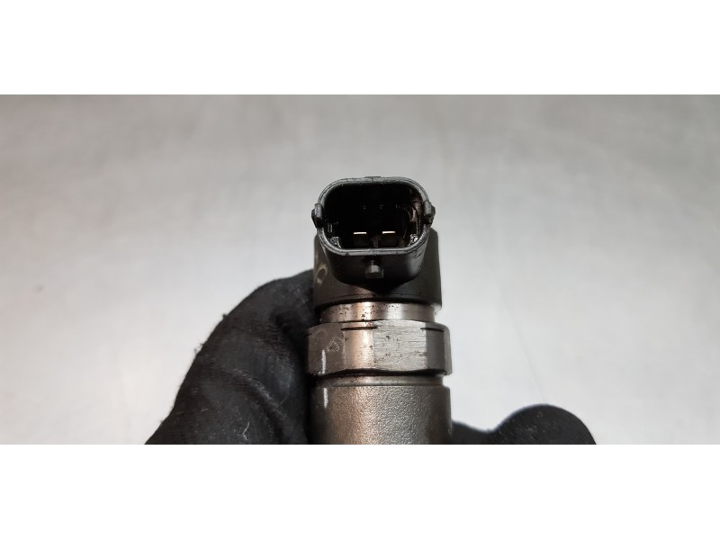 Recambio de inyector para volvo s60 berlina 2.4 d referencia OEM IAM 8658752  