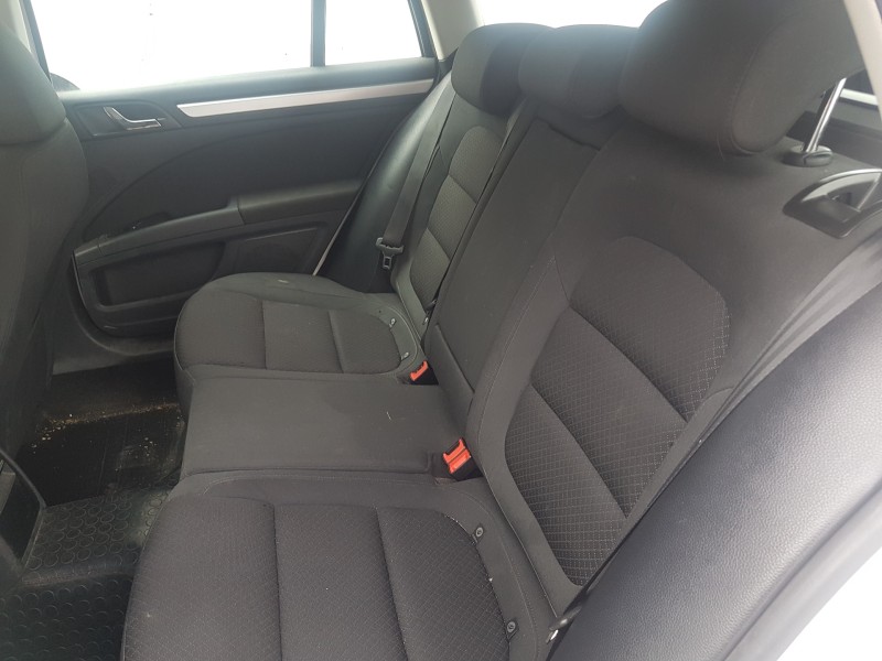 skoda superb combi (3t5) del año 2014