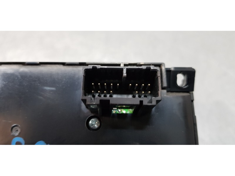 Recambio de mando climatizador para volvo s40 berlina 1.8i referencia OEM IAM 8697155  