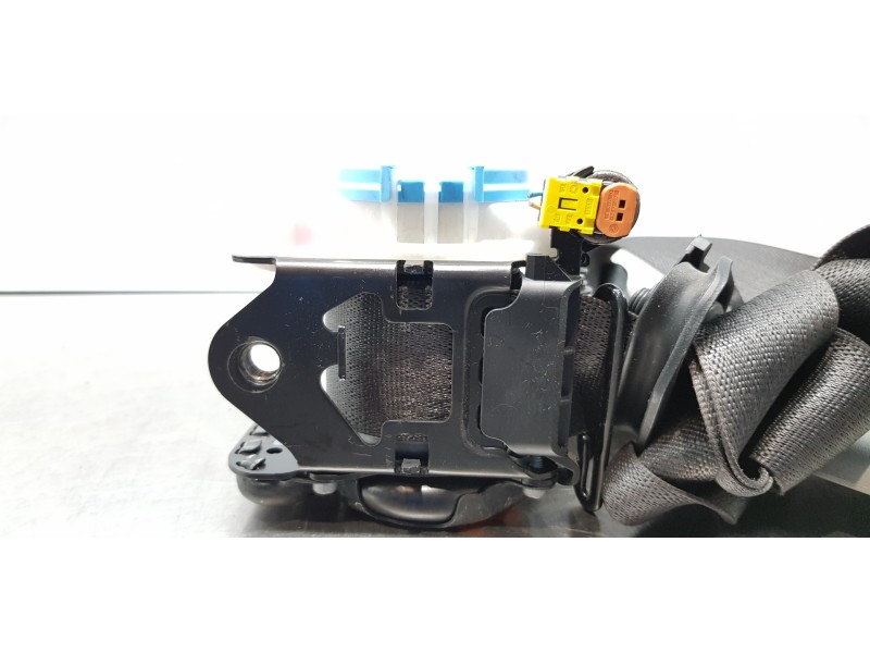 Recambio de cinturon seguridad delantero derecho para opel insignia berlina cosmo referencia OEM IAM 84025371  