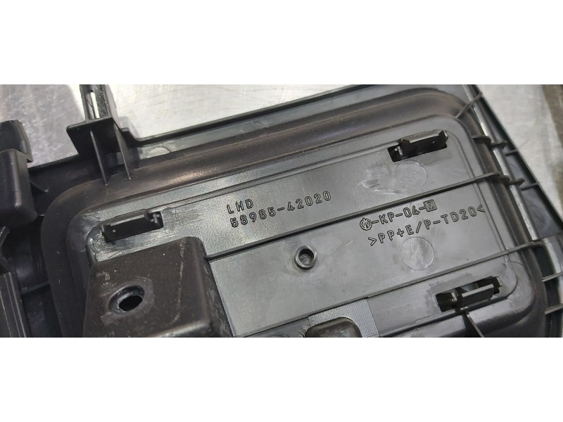 Recambio de apoyabrazos central para toyota rav 4 active referencia OEM IAM 5890142090C0  