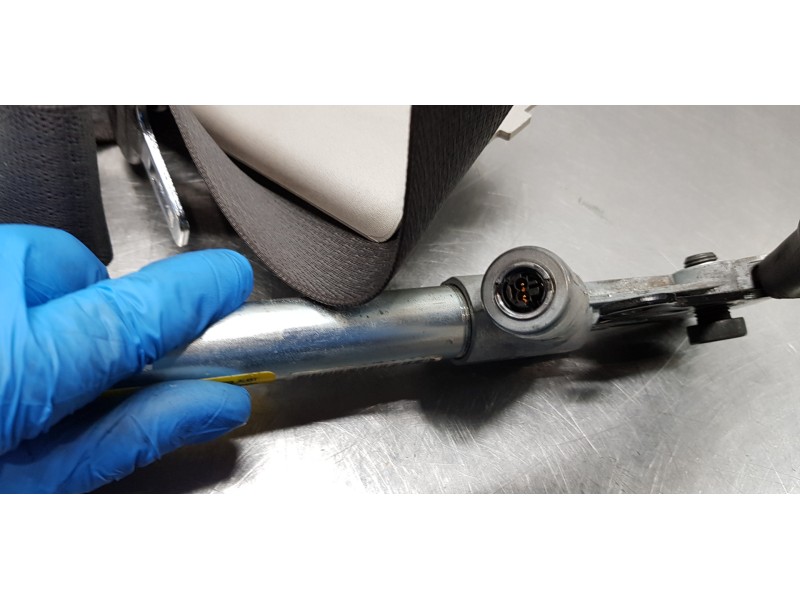 Recambio de cinturon seguridad delantero izquierdo para opel insignia berlina cosmo referencia OEM IAM 84025368  