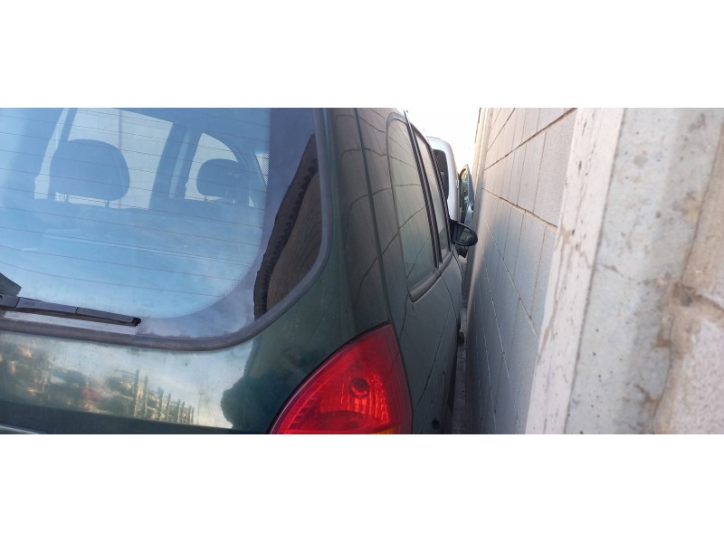 opel zafira a del año 2000