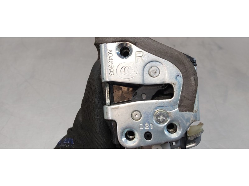 Recambio de cerradura puerta delantera derecha para toyota rav 4 active referencia OEM IAM 6903060240  