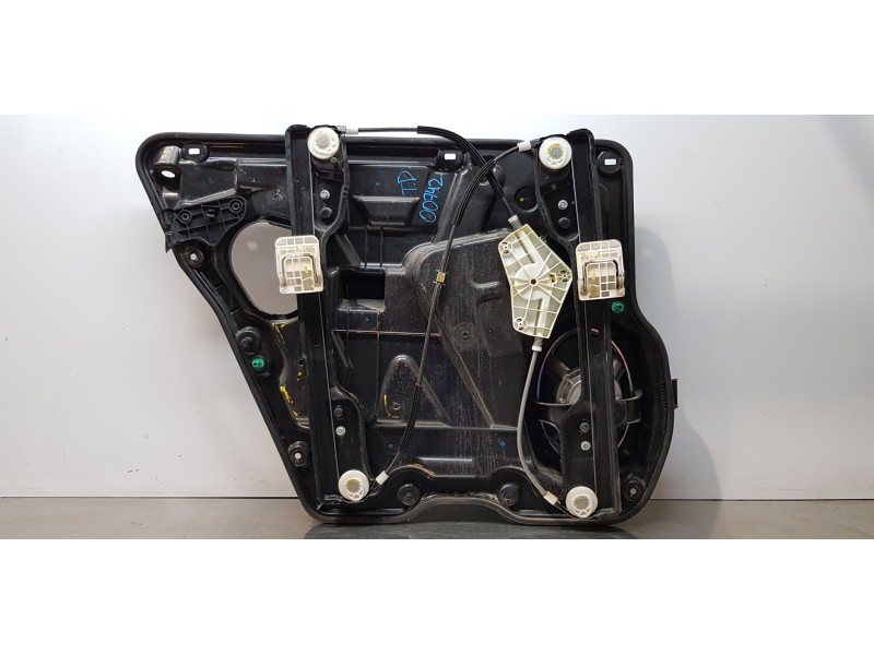 Recambio de elevalunas trasero derecho para fiat freemont (345) basis referencia OEM IAM K68043738AA  