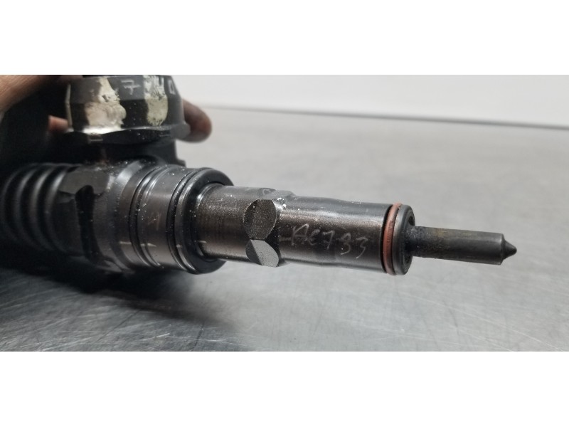 Recambio de inyector para volkswagen touareg (7la) tdi r5 referencia OEM IAM 07Z130073F 0414720210 