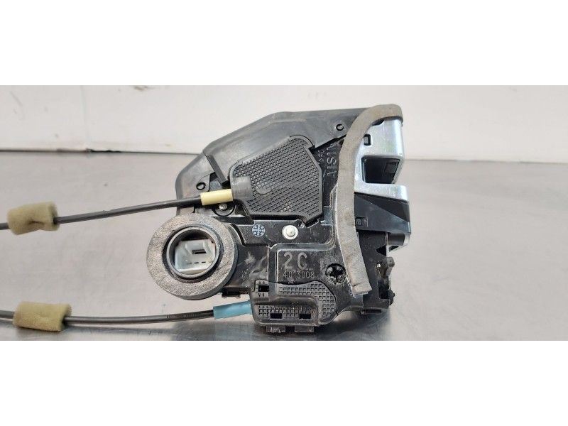 Recambio de cerradura puerta trasera derecha para toyota rav 4 active referencia OEM IAM 6905042021  