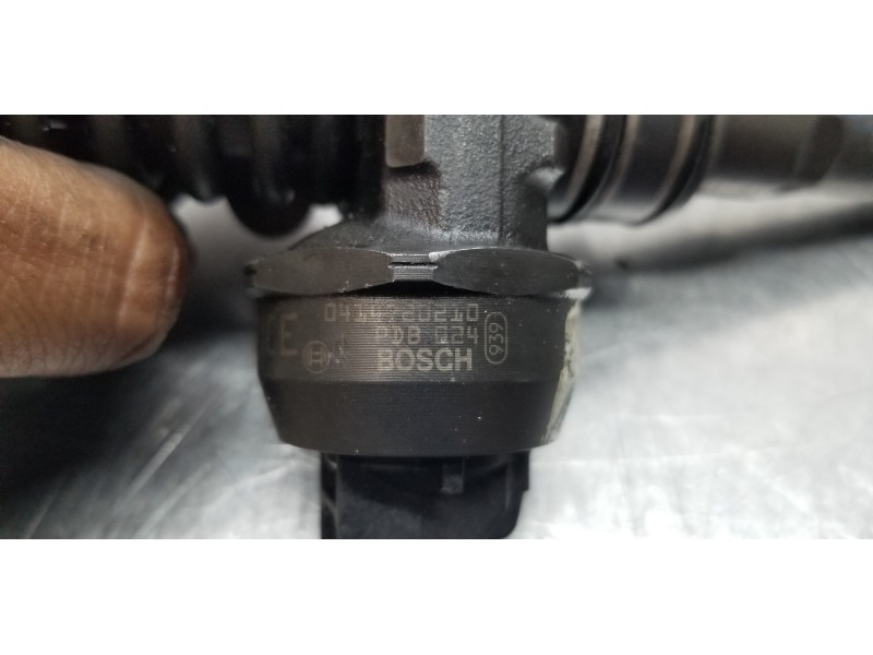 Recambio de inyector para volkswagen touareg (7la) tdi r5 referencia OEM IAM 07Z130073F 0414720210 
