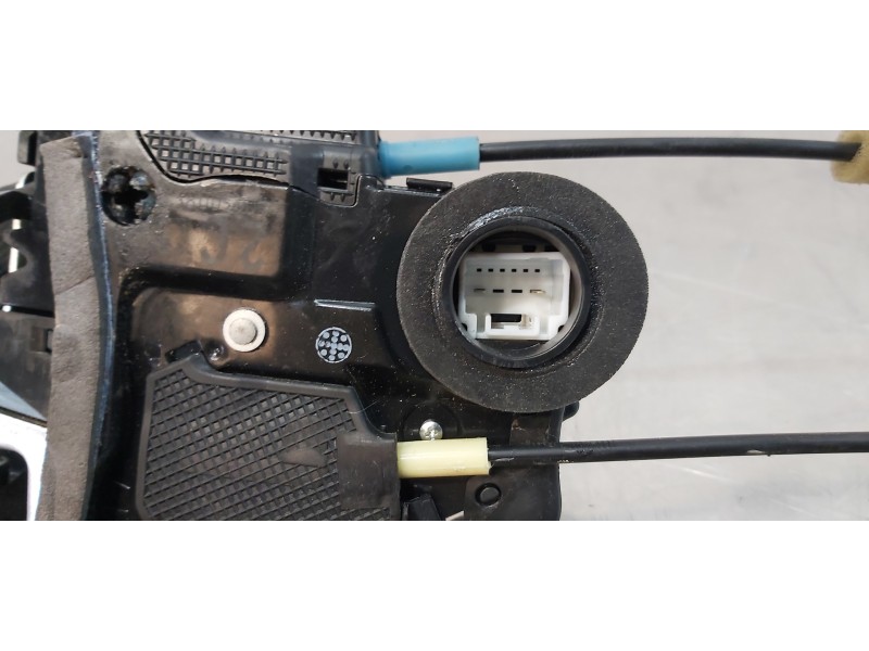 Recambio de cerradura puerta trasera derecha para toyota rav 4 active referencia OEM IAM 6905042021  