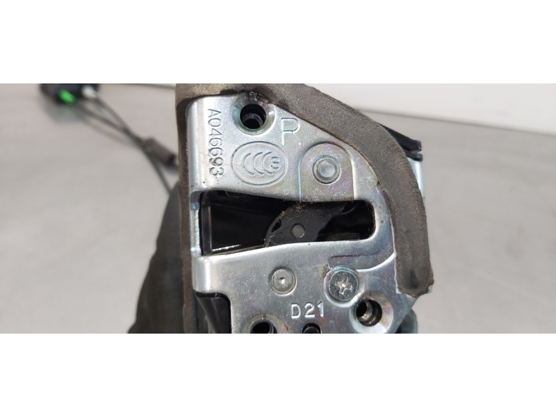 Recambio de cerradura puerta trasera derecha para toyota rav 4 active referencia OEM IAM 6905042021  