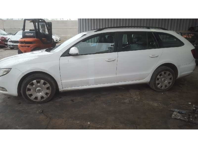 skoda superb combi (3t5) del año 2011 skoda superb combi (3t5) del año 2011