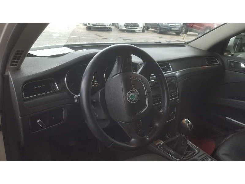 skoda superb combi (3t5) del año 2011 skoda superb combi (3t5) del año 2011