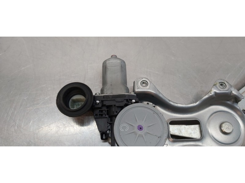 Recambio de elevalunas delantero derecho para toyota rav 4 active referencia OEM IAM 6980130280  
