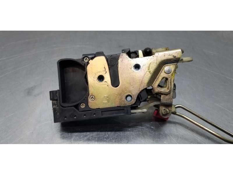 Recambio de cerradura puerta delantera izquierda para ssangyong rexton rx 320 referencia OEM IAM 7121008030  