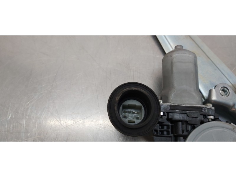 Recambio de elevalunas trasero izquierdo para toyota rav 4 active referencia OEM IAM 6980442050  