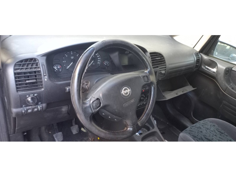 opel zafira a del año 2000