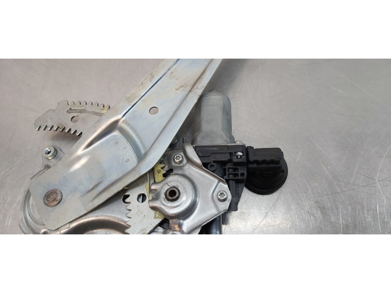 Recambio de elevalunas trasero izquierdo para toyota rav 4 active referencia OEM IAM 6980442050  
