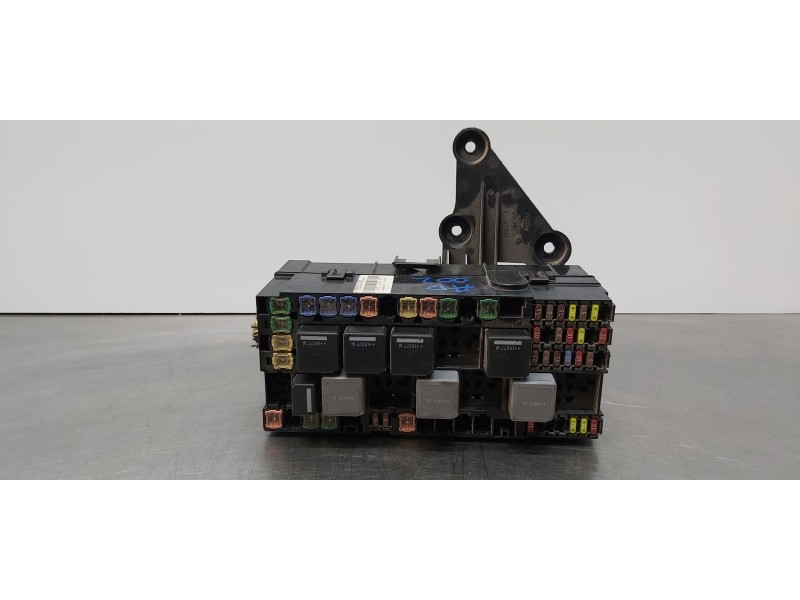 Recambio de caja reles / fusibles para ford transit kastenwagen (ttg) 350 l4 ambiente referencia OEM IAM BK3T14401BKD  