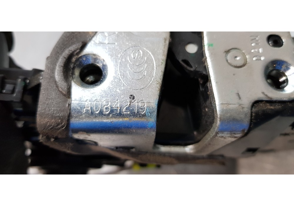 Recambio de cerradura puerta delantera derecha para toyota auris touring sports (e18) hybrid active referencia OEM IAM 690300513