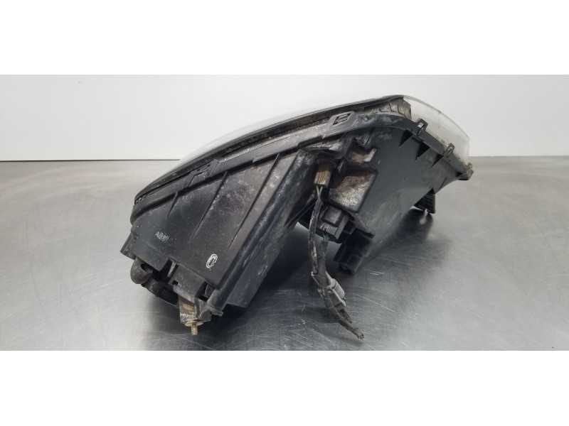 Recambio de faro derecho para ssangyong rexton rx 320 referencia OEM IAM 8310208202HBC  