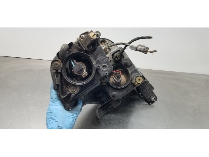 Recambio de faro derecho para ssangyong rexton rx 320 referencia OEM IAM 8310208202HBC  