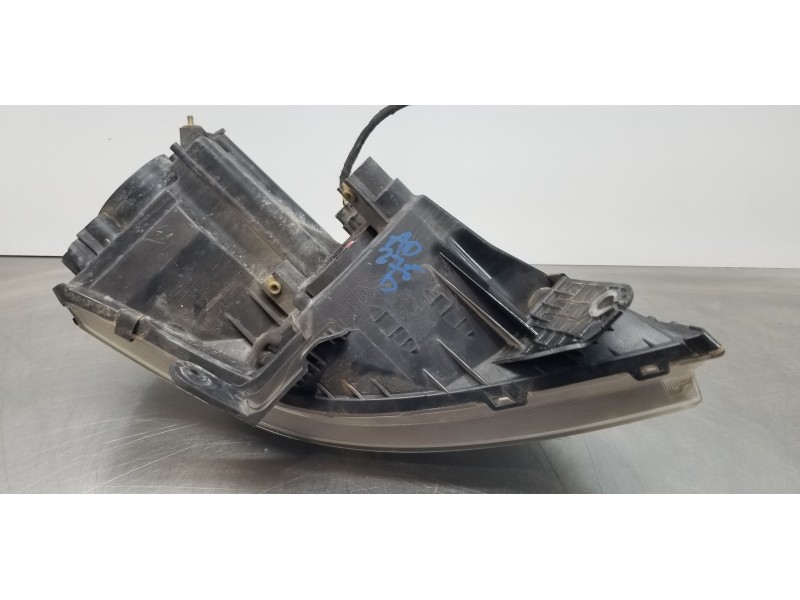 Recambio de faro derecho para ssangyong rexton rx 320 referencia OEM IAM 8310208202HBC  